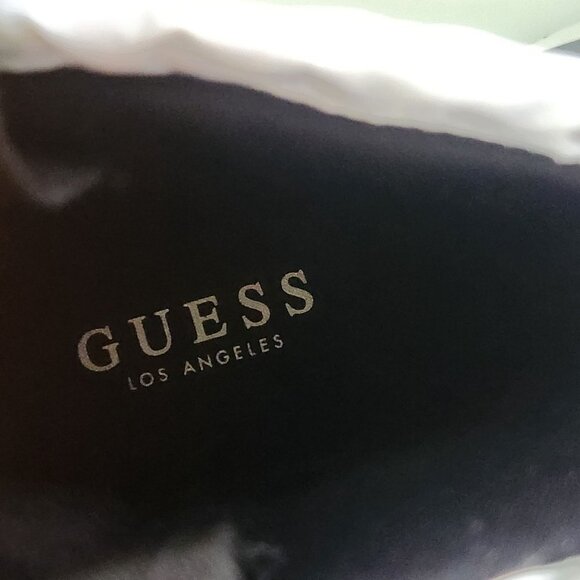 Guess NWOT Outmost2 White Black Puffer Moon Boots Size 7M - Picture 6 of 8